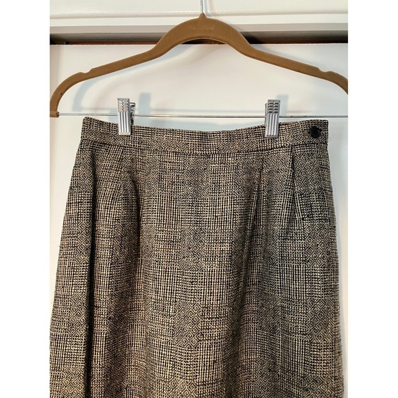 Saks Fifth Avenue Sanyo Houndstooth Skirt Pure Silk Size 4 career - Picture 2 of 9